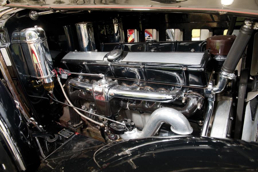  Cadillac Series 452 V16 Convertible Coupe by Fleetwood 1930 года  (фото 18 из 21)